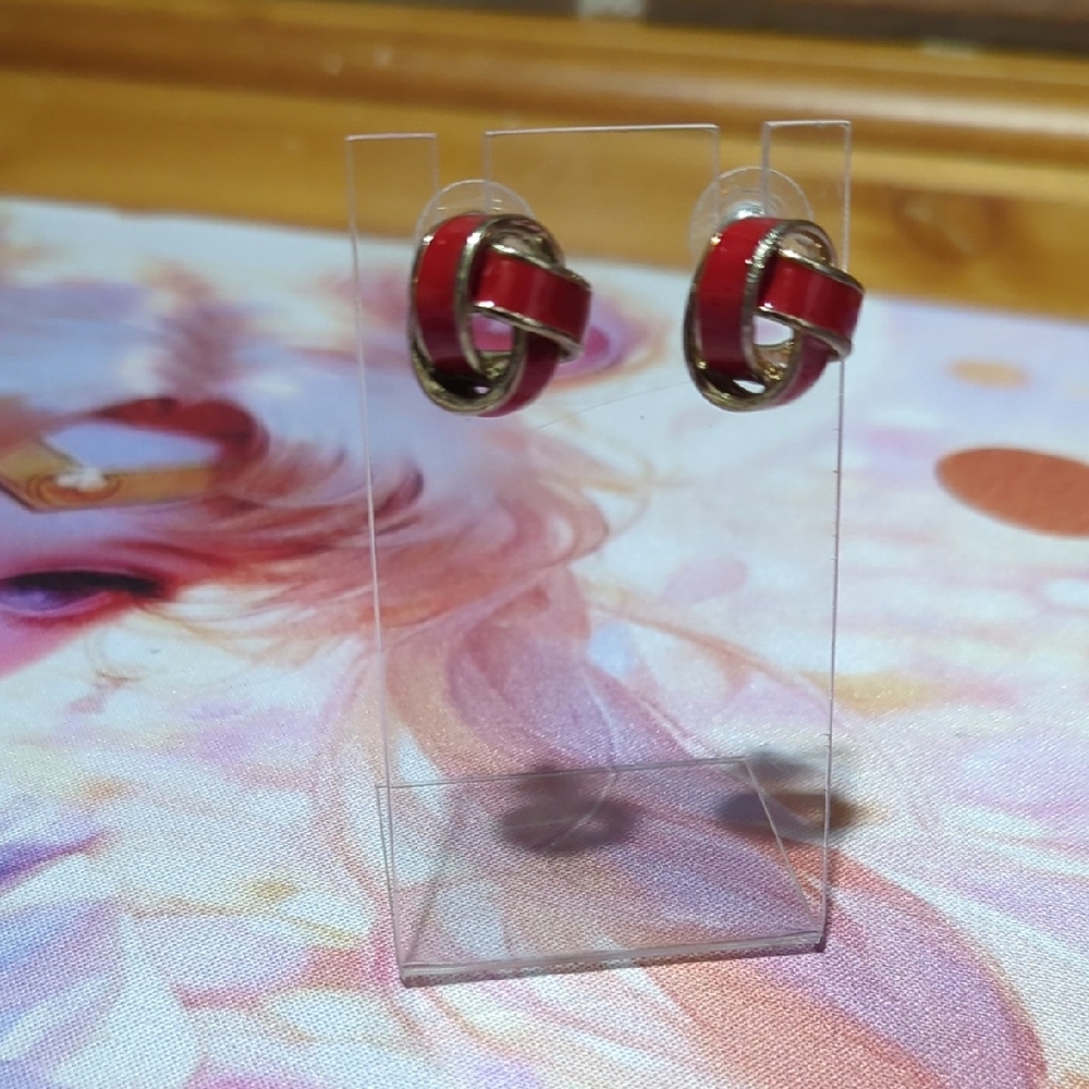 Elegant Red and Gold Knot Vintage Earrings - Picture 2 of 8